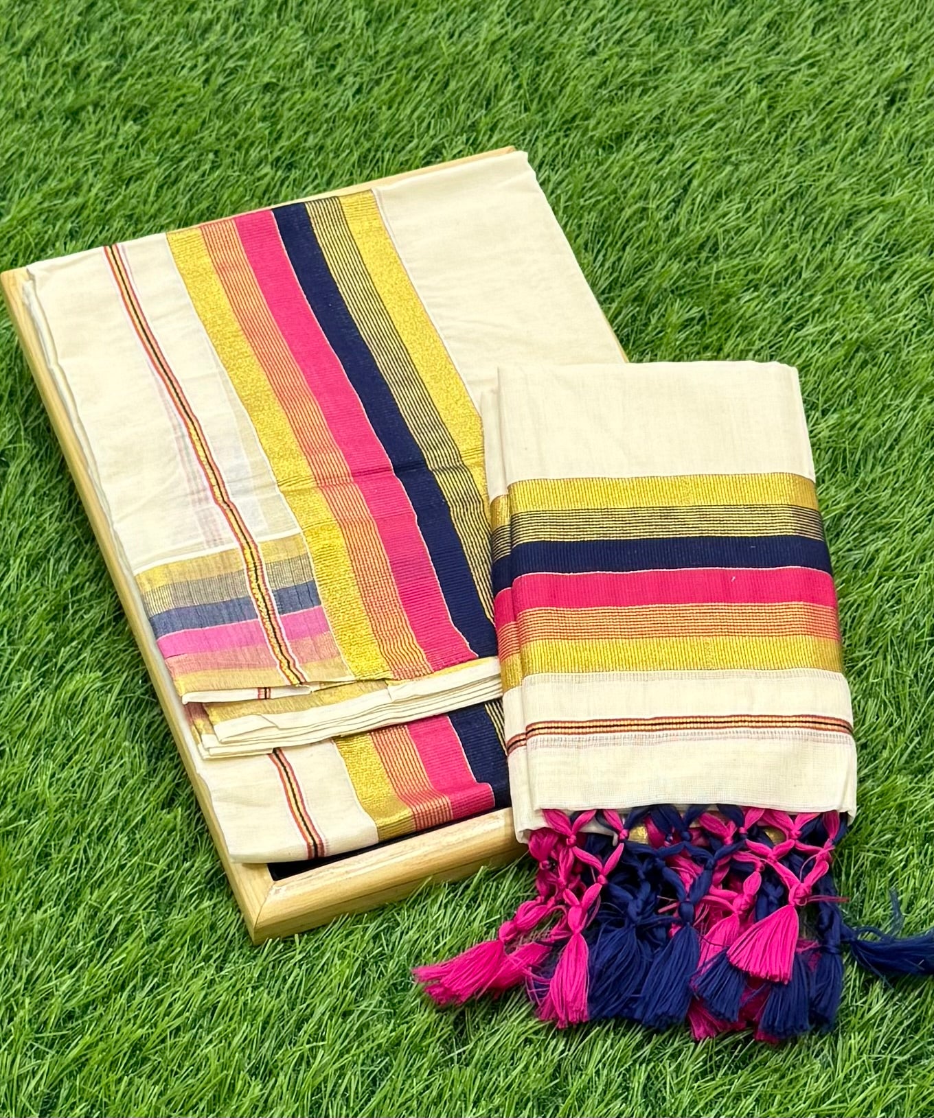 KASAVU COTTON STRIPE PATTERN SINGLE SET MUNDU (MUNDUM NERIYATHUM) - 2 X 2.80 MTRS - (OFF WHITE)