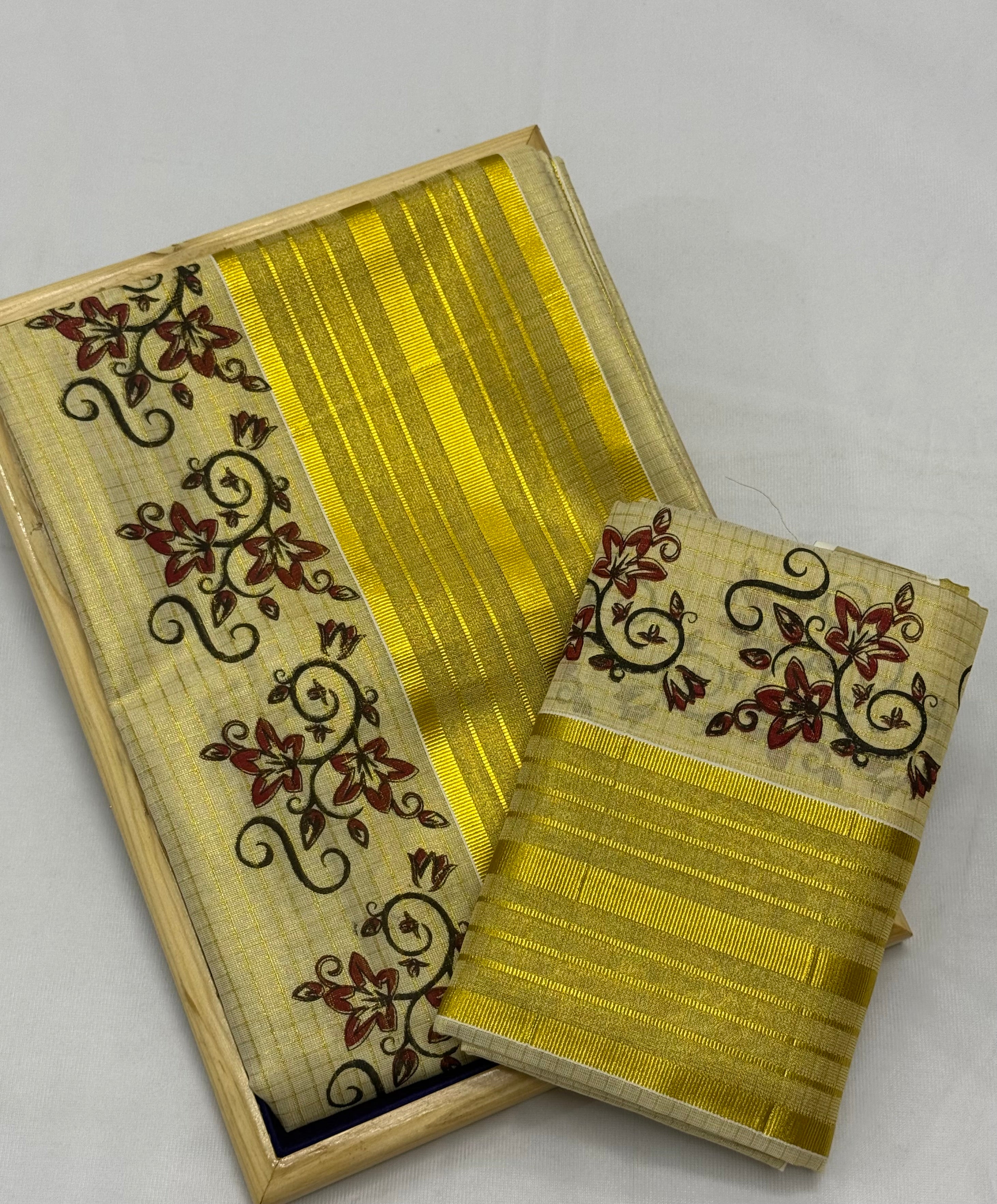 FLORAL CHECKS TISSUE SINGLE SET MUNDU (MUNDUM NERIYATHUM) - 2 X 2.80 MTRS - (CREAM,GOLD)