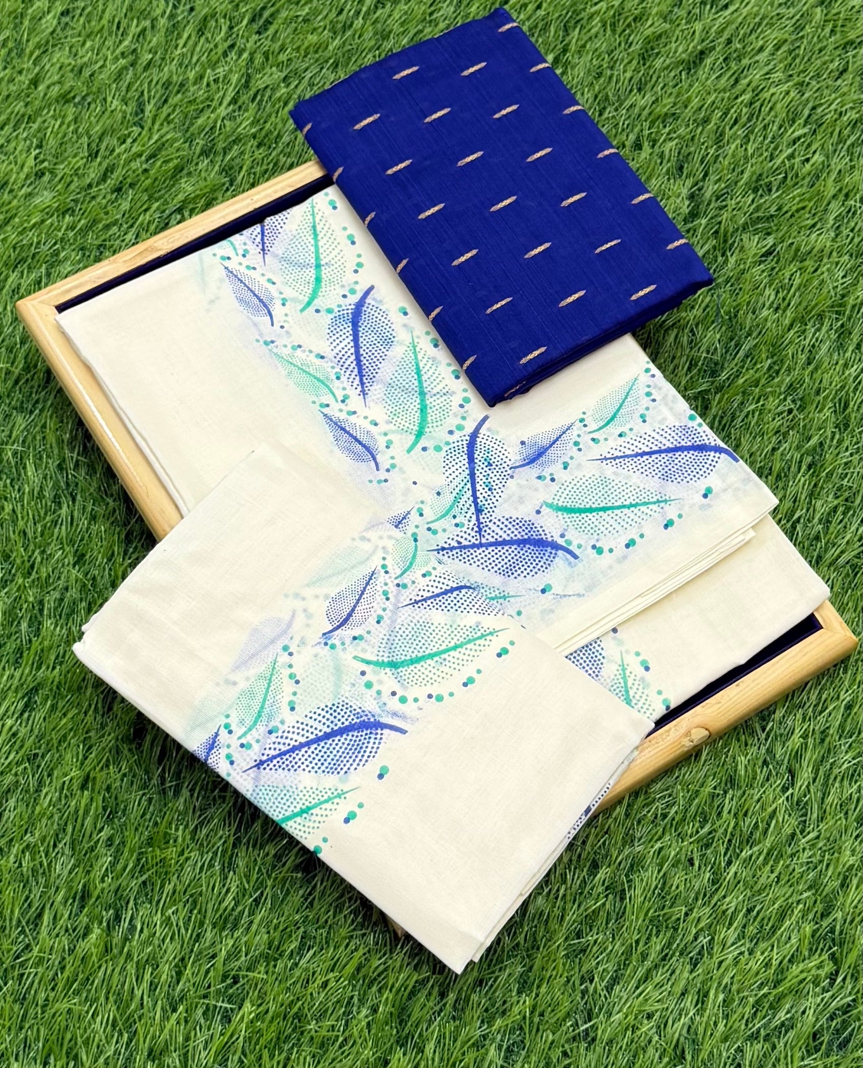 FANCY PRINTED SINGLE SET MUNDU (MUNDUM NERIYATHUM) WITH BLOUSE PIECE - 2 X 2.80 MTRS