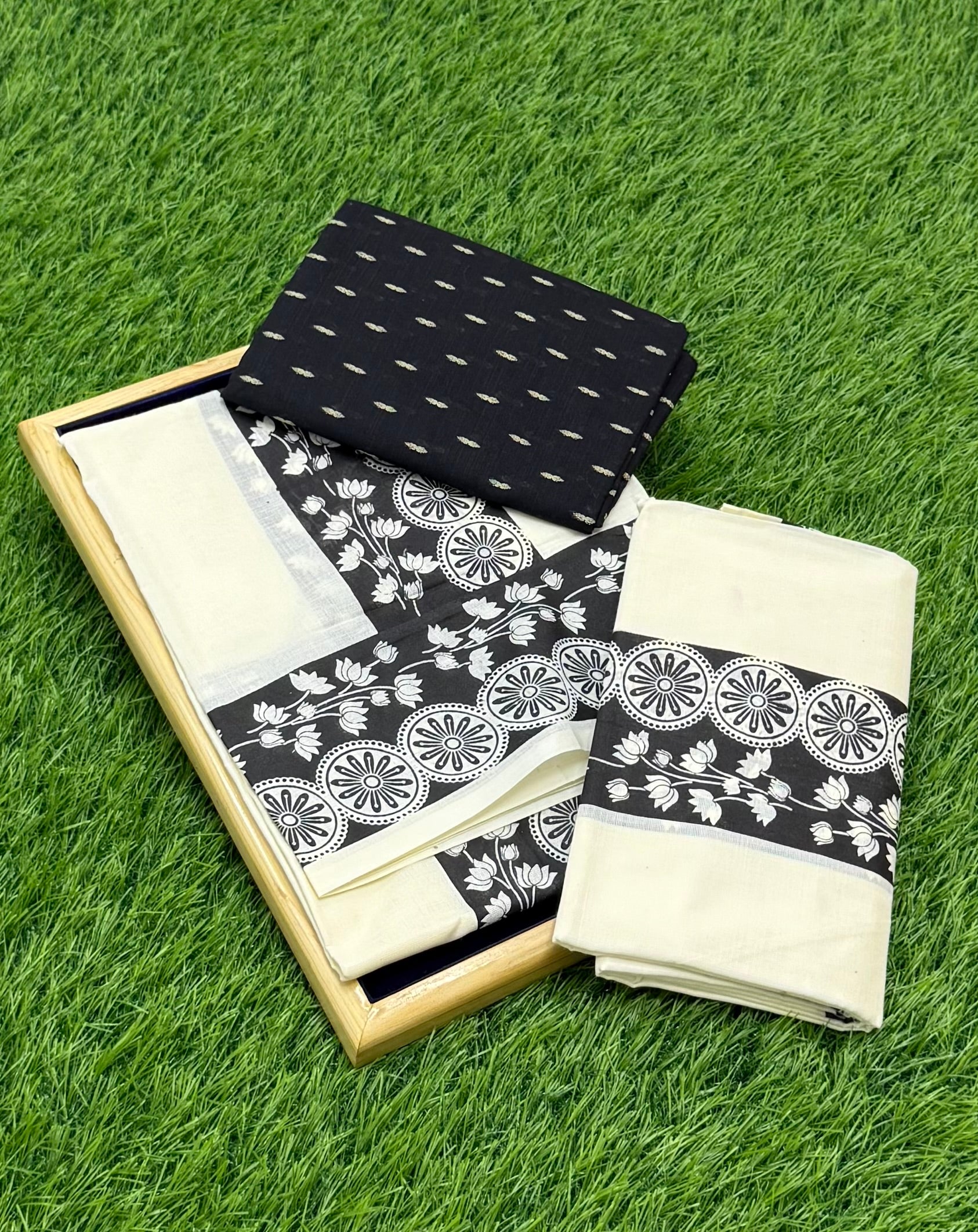 FANCY PRINTED SINGLE SET MUNDU (MUNDUM NERIYATHUM) WITH BLOUSE PIECE - 2 X 2.80 MTRS