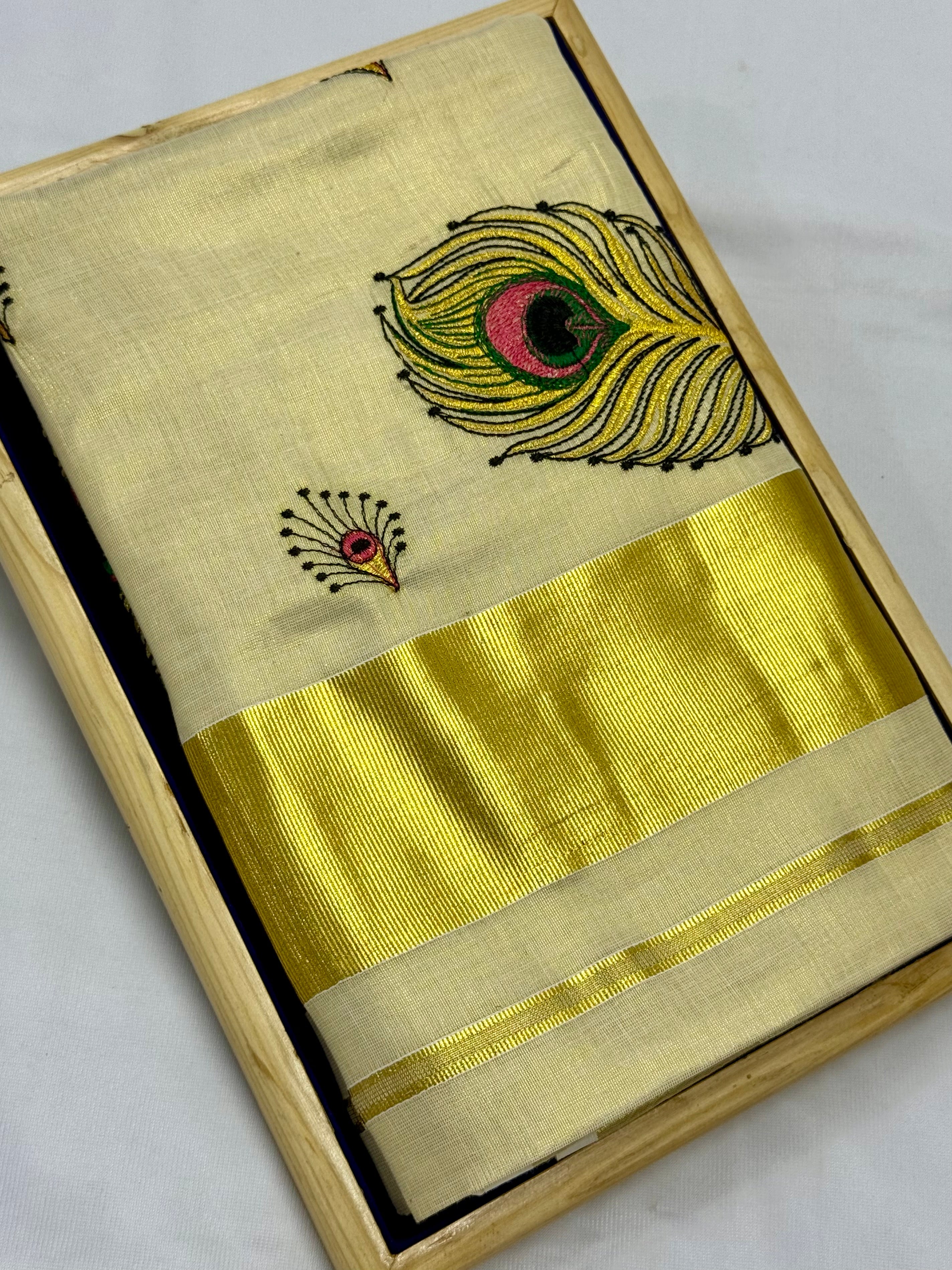 KERALA KASAVU TISSUE SILK EMBROIDERY  SAREE - (GOLD,CREAM)