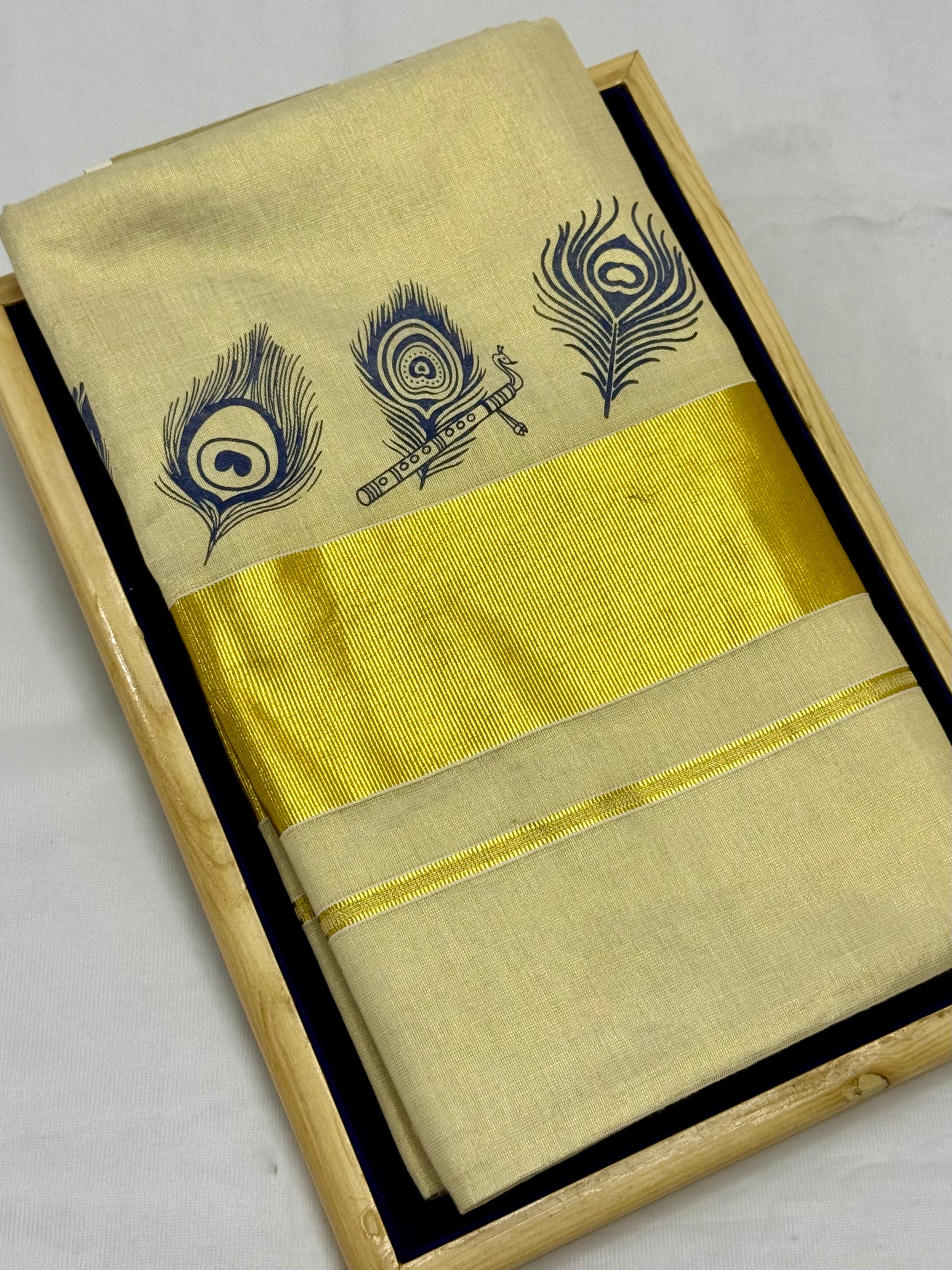 MURAL ART KASAVU TISSUE KERALA SAREE (GOLD,CREAM)