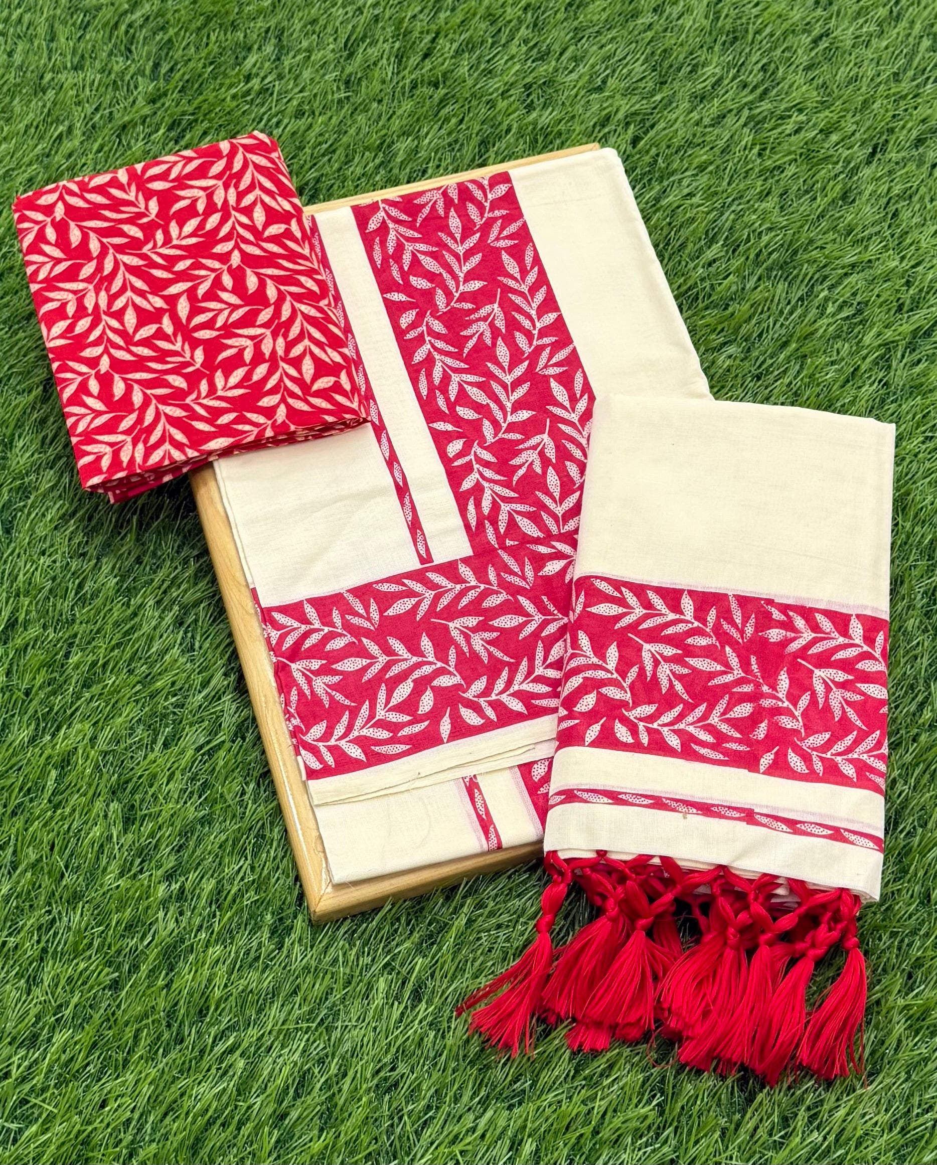 FANCY PRINTED SINGLE SET MUNDU (MUNDUM NERIYATHUM) WITH BLOUSE PIECE - 2 X 2.80 MTRS