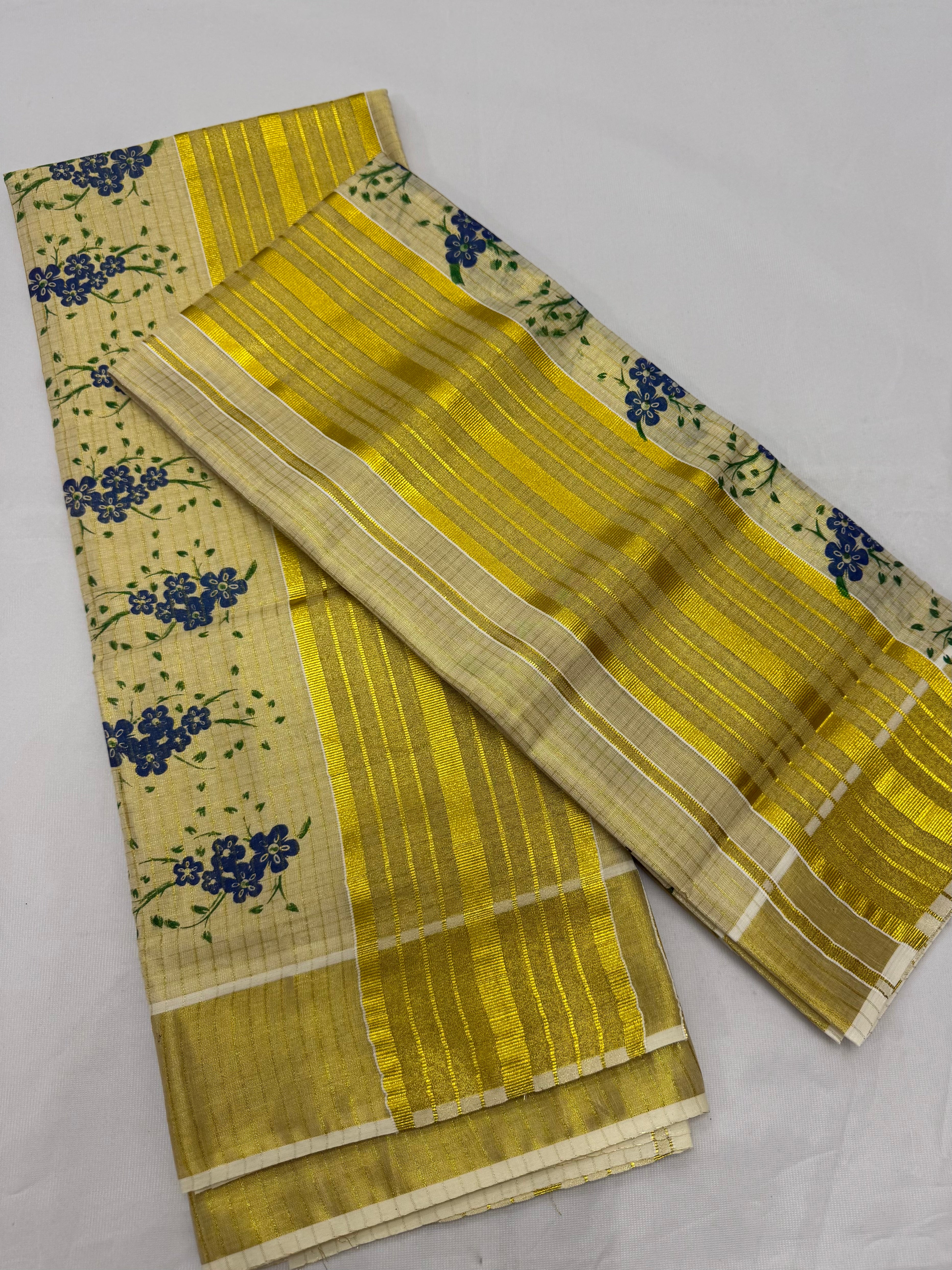 FLORAL CHECKS TISSUE SINGLE SET MUNDU (MUNDUM NERIYATHUM) - 2 X 2.80 MTRS - (CREAM,GOLD)
