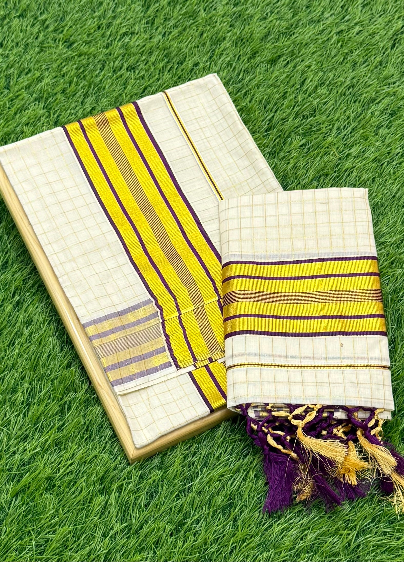 KASAVU COTTON STRIPE PATTERN SINGLE SET MUNDU (MUNDUM NERIYATHUM) - 2 X 2.80 MTRS - (OFF WHITE)