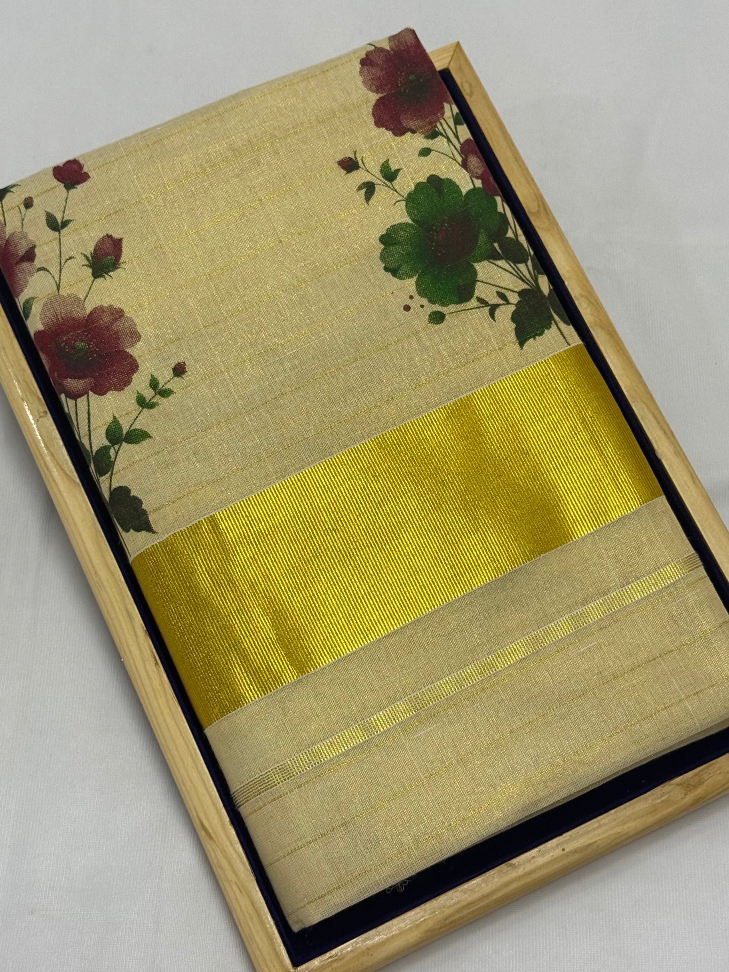 MURAL ART KASAVU TISSUE KERALA SAREE (GOLD,CREAM)