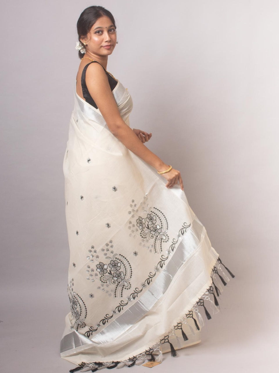 KERALA KASAVU EMBROIDERED COTTON SAREE (SILVER,BLACK)