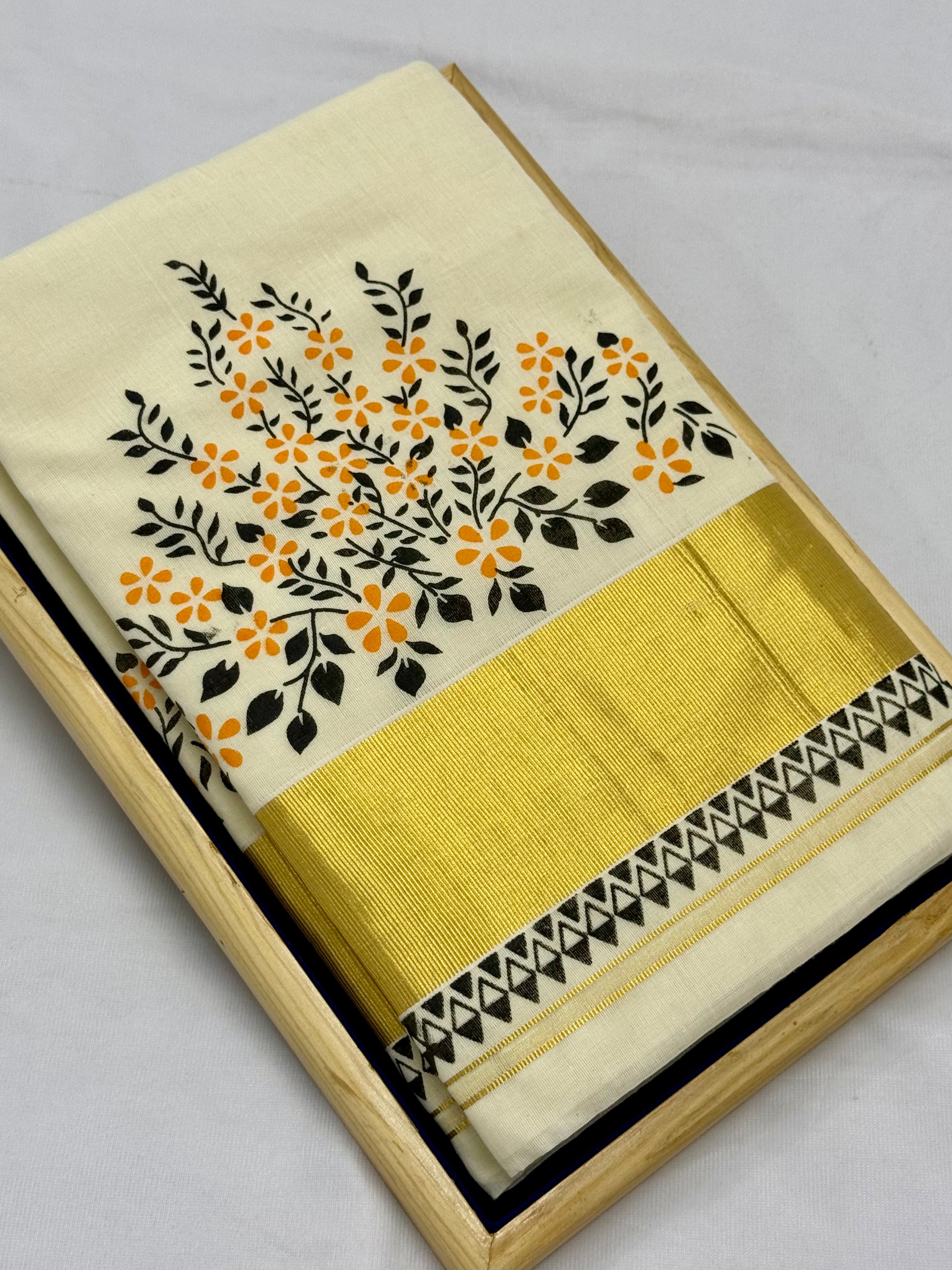 TRADITIONAL PRINTED KASAVU COTTON SAREE (OFF WHITE,GOLD)