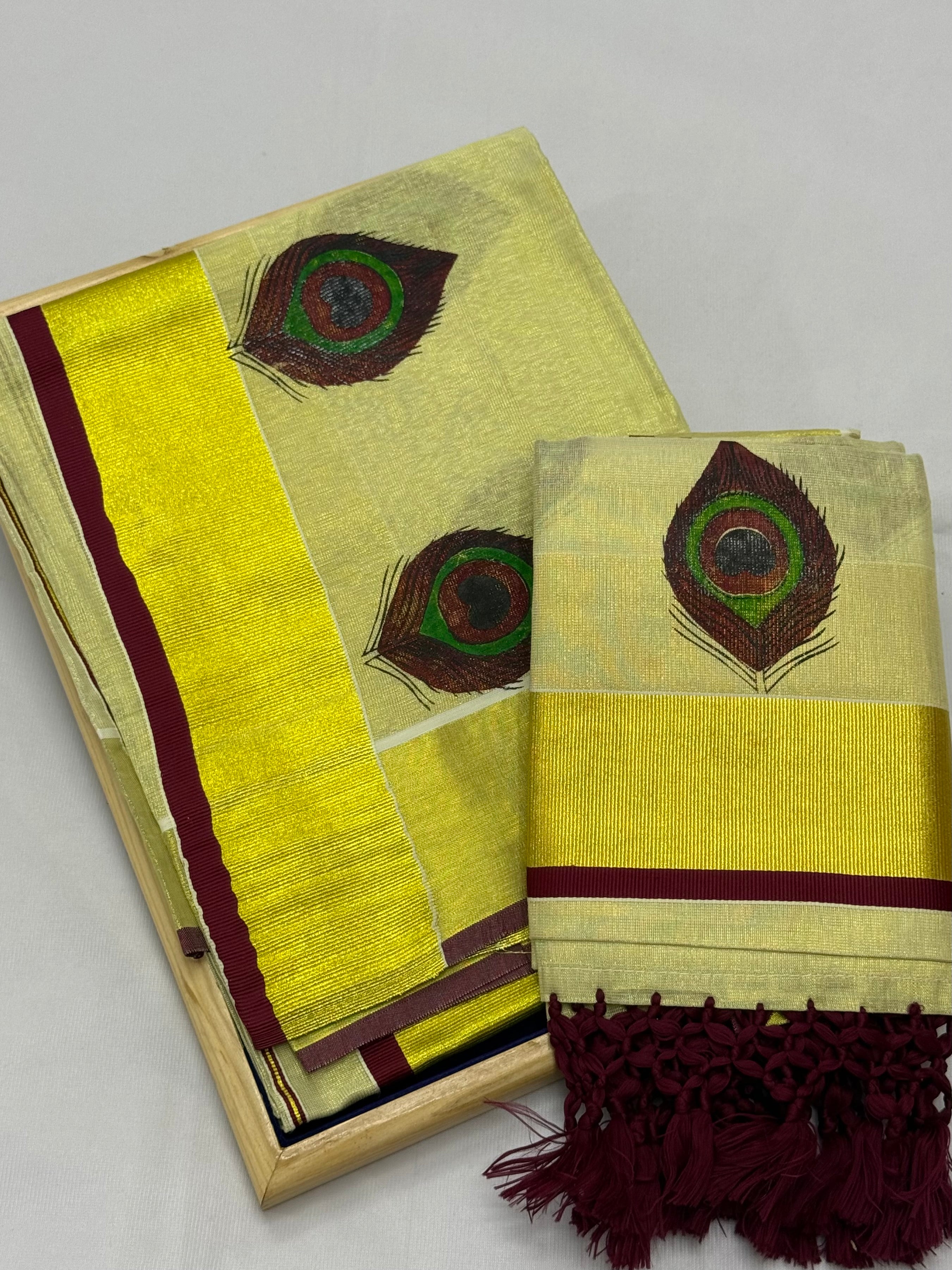 MAYIL PEELI ART TISSUE DOUBLE SET MUNDU (MUNDUM NERIYATHUM) - 4 X 2.80 MTRS - (CREAM,GOLD)