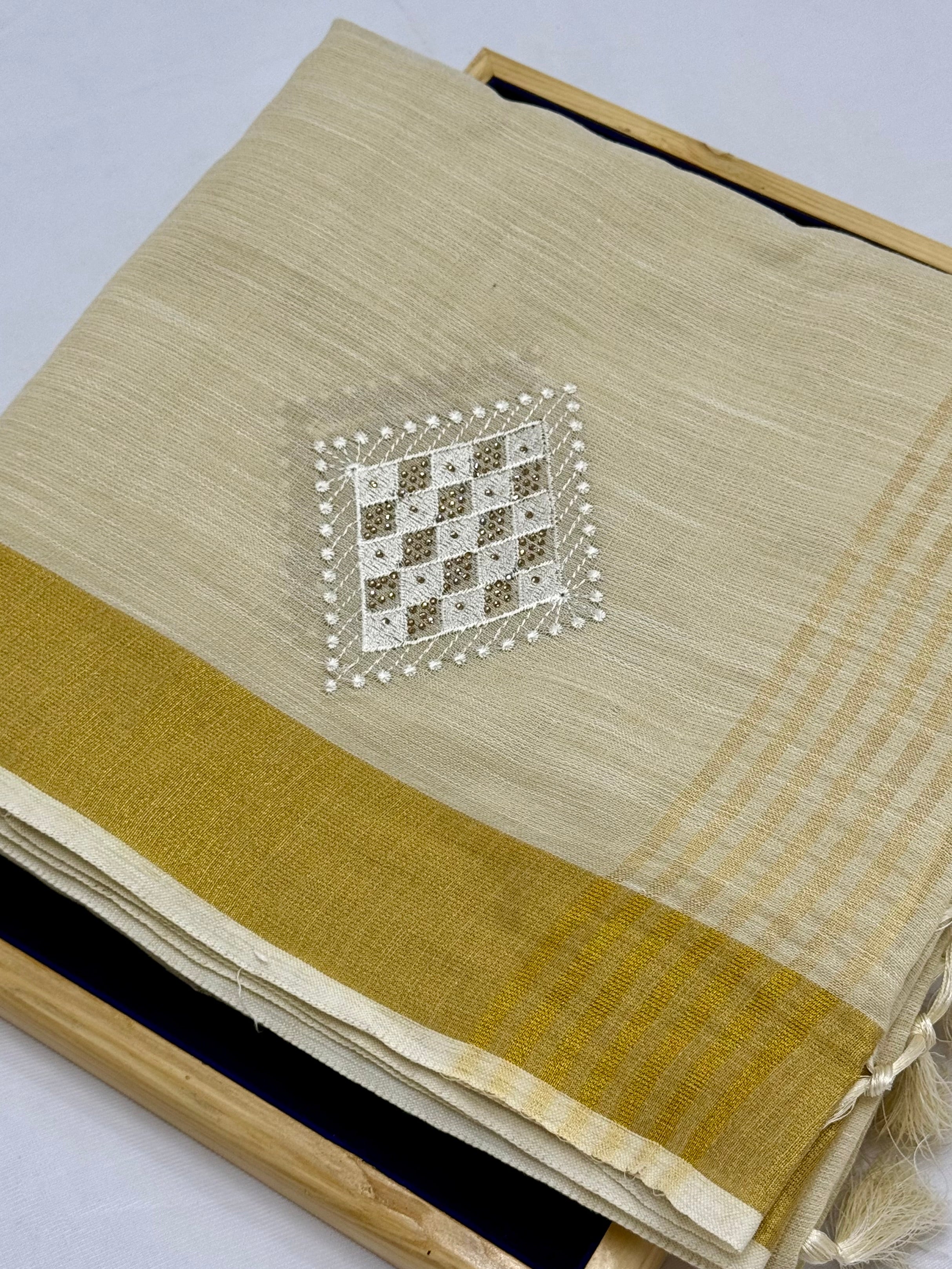 EMBROIDERY CUTWORK KERALA SOFT COTTON SAREE - (BEIGE,GOLD)