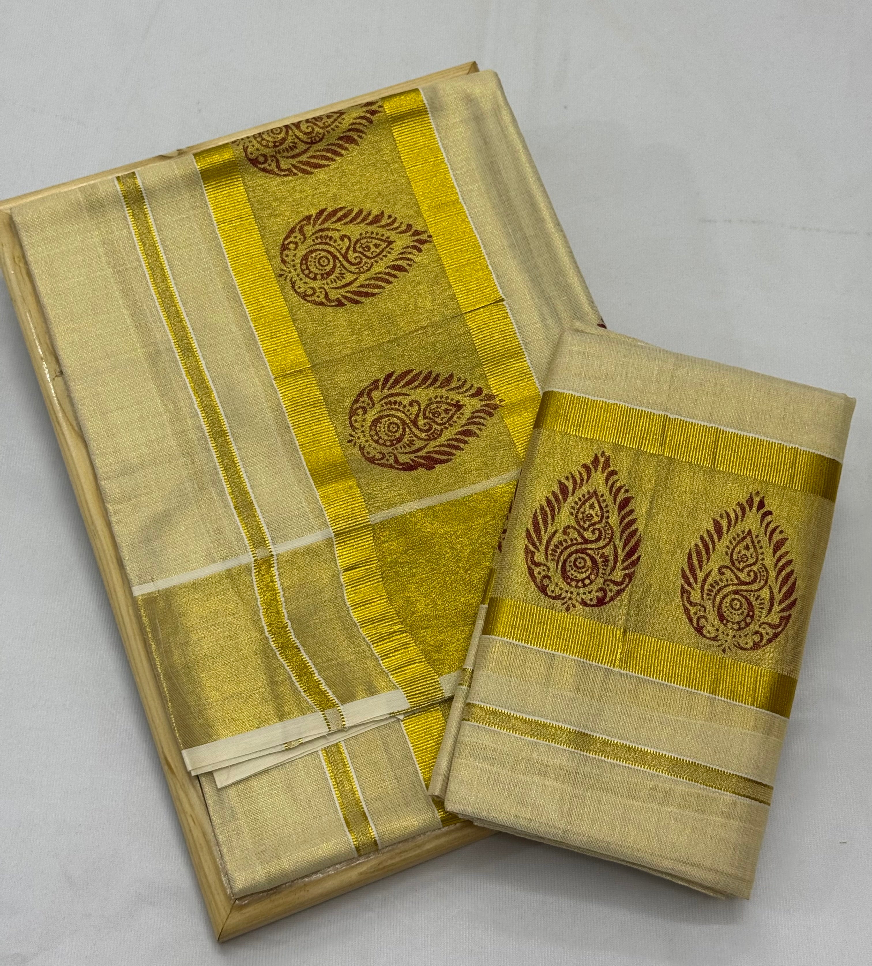 PAISLEY MURAL TISSUE SINGLE SET MUNDU (MUNDUM NERIYATHUM) - 2 X 2.50 MTRS - (CREAM,GOLD)