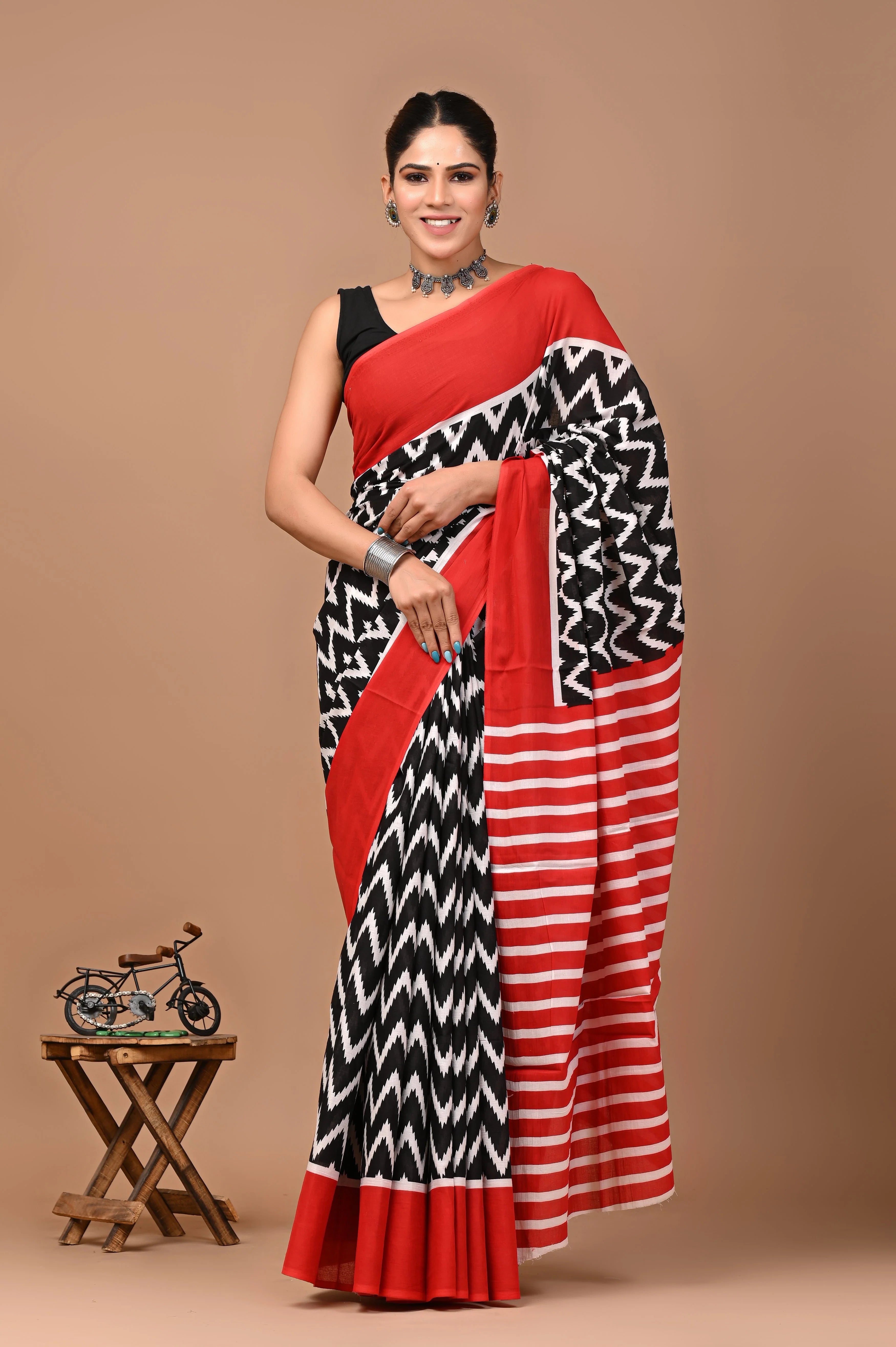 PRINTED MULMUL COTTON SAREE - RED & BLACK