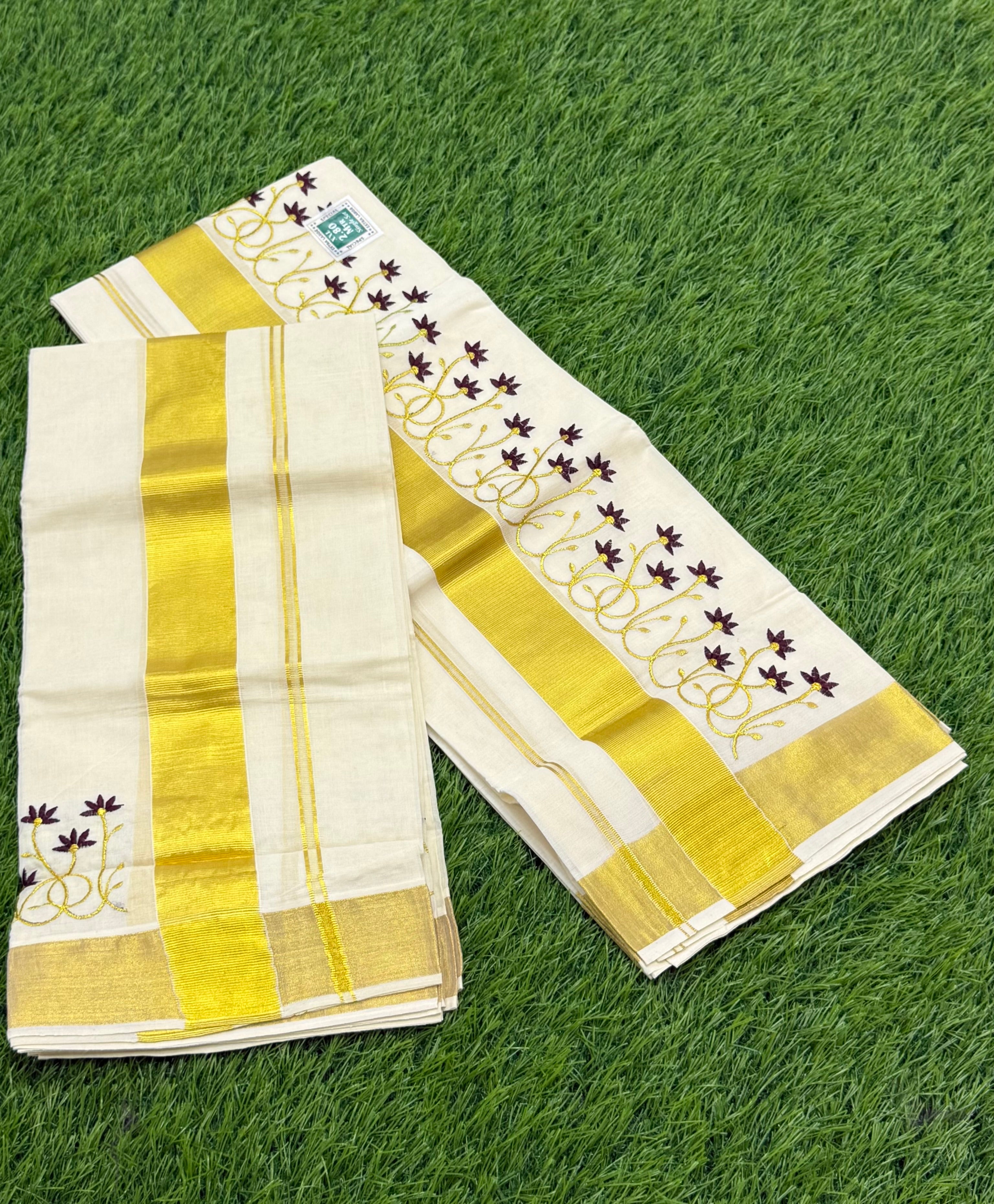 KASAVU EMBROIDERY SINGLE SET MUNDU (MUNDUM NERIYATHUM) - 2 X 2.80 MTRS - (OFF WHITE,GOLD)