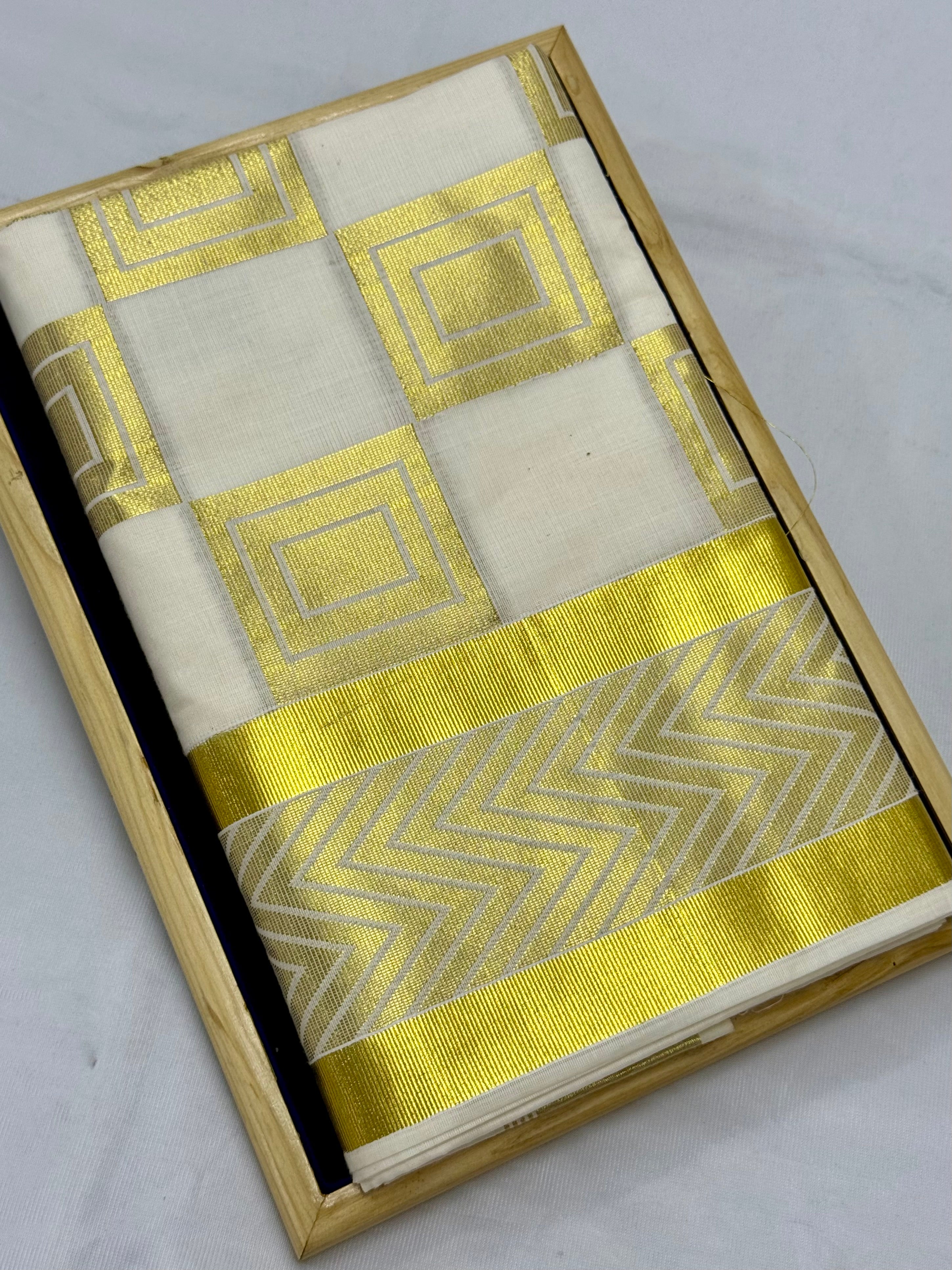 KERALA KASAVU GOLDEN ZARI FLORAL MOTIFS SAREE - (OFF WHITE,GOLD)