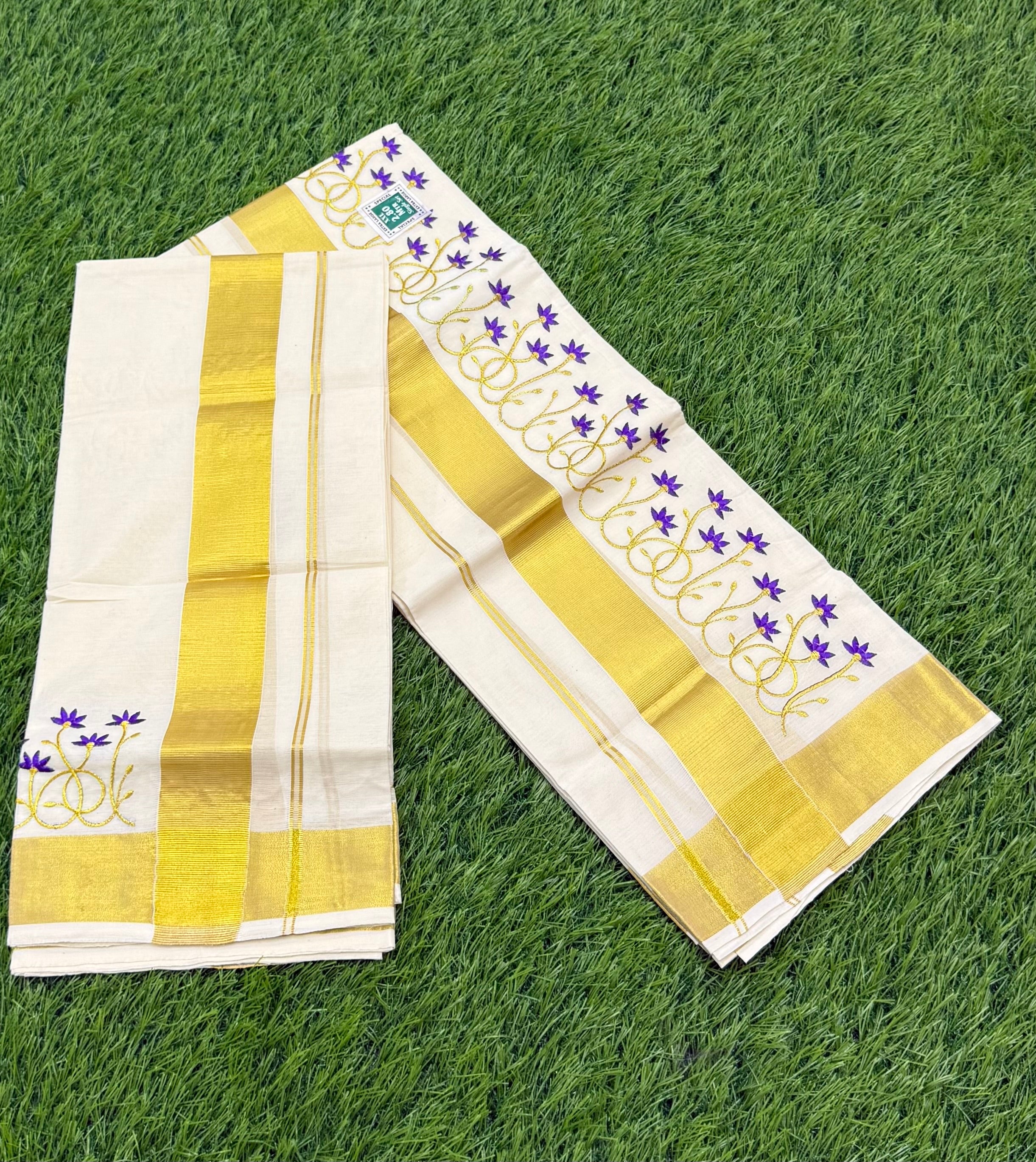 KASAVU EMBROIDERY SINGLE SET MUNDU (MUNDUM NERIYATHUM) - 2 X 2.80 MTRS - (OFF WHITE,GOLD)