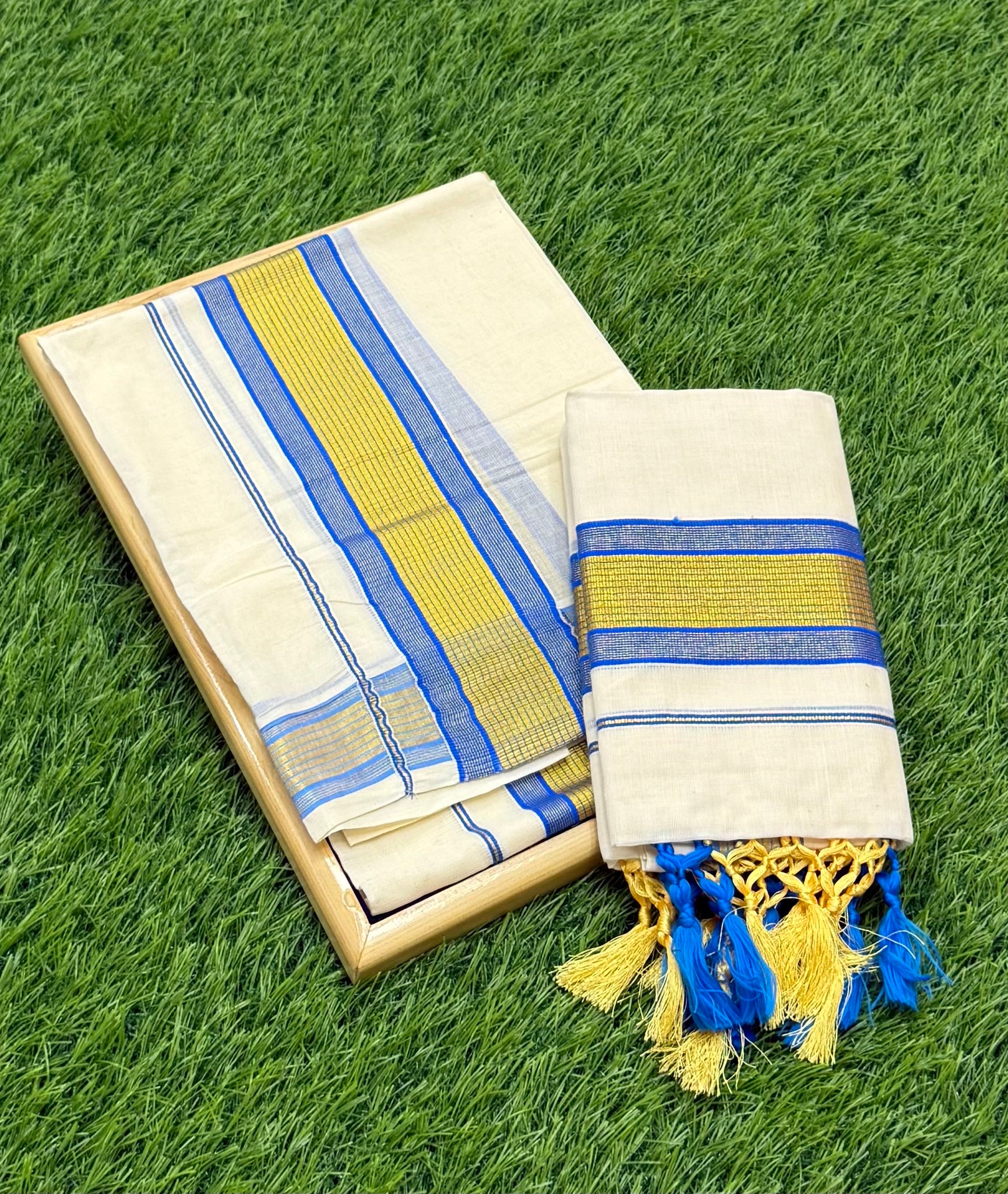 KASAVU COTTON STRIPE PATTERN SINGLE SET MUNDU (MUNDUM NERIYATHUM) - 2 X 2.80 MTRS - (OFF WHITE)