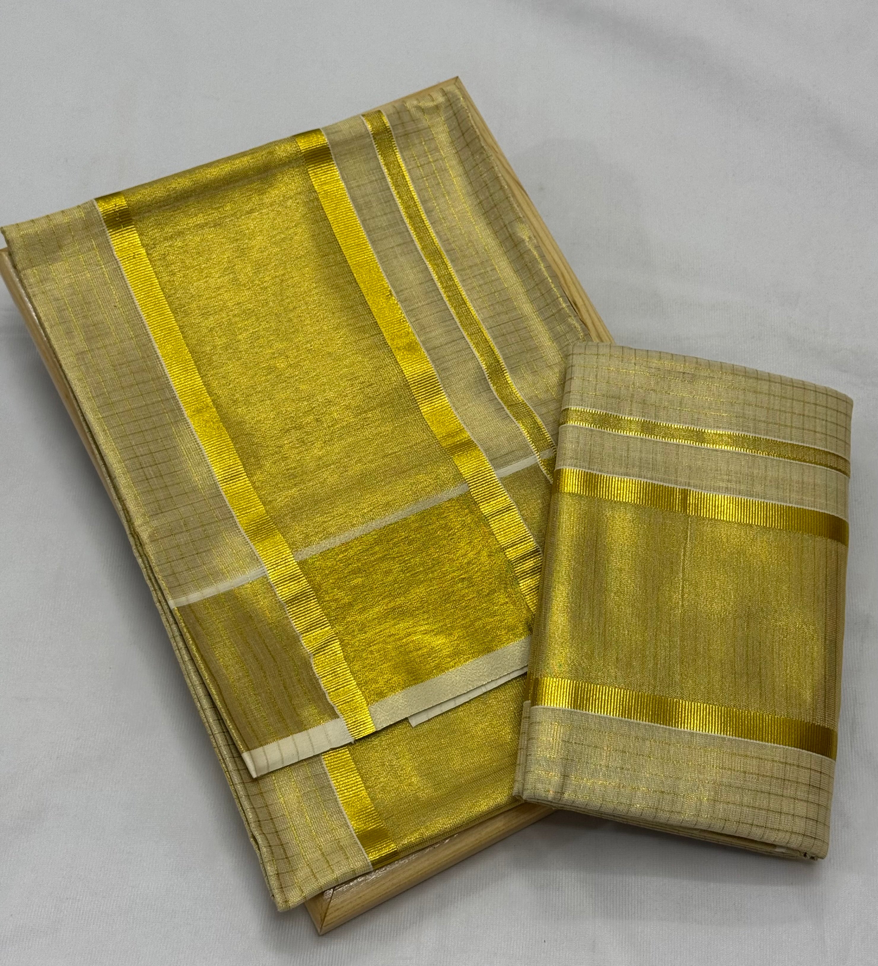 PREMIUM CHECKED TISSUE SINGLE SET MUNDU (MUNDUM NERIYATHUM) - 2 X 2.80 MTRS - (CREAM,GOLD)