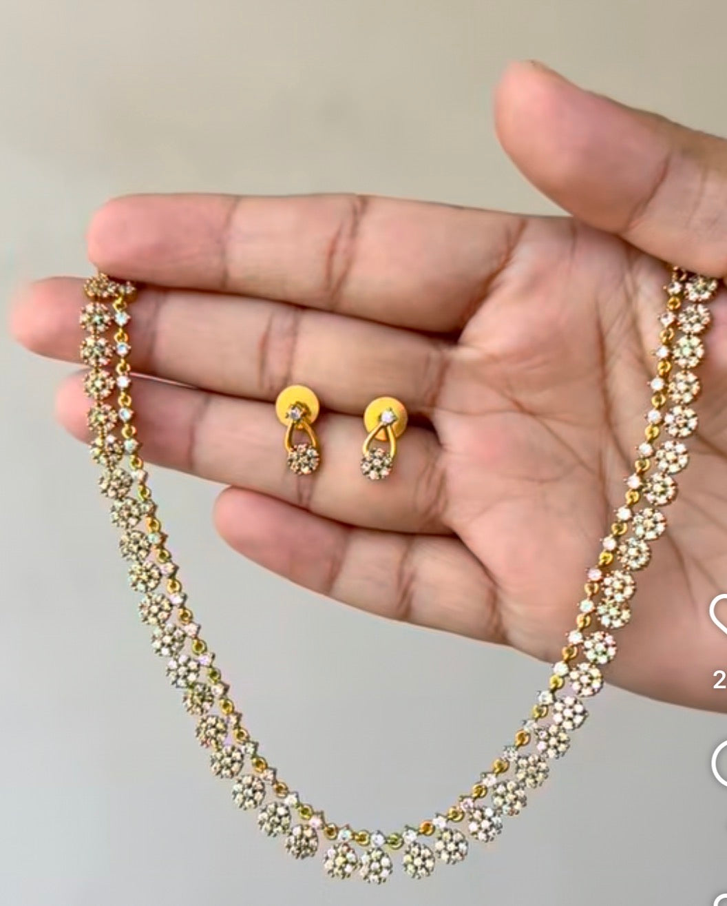 BEAUTIFUL ANTIQUE KIDS FRIENDLY AD NECKLACE
