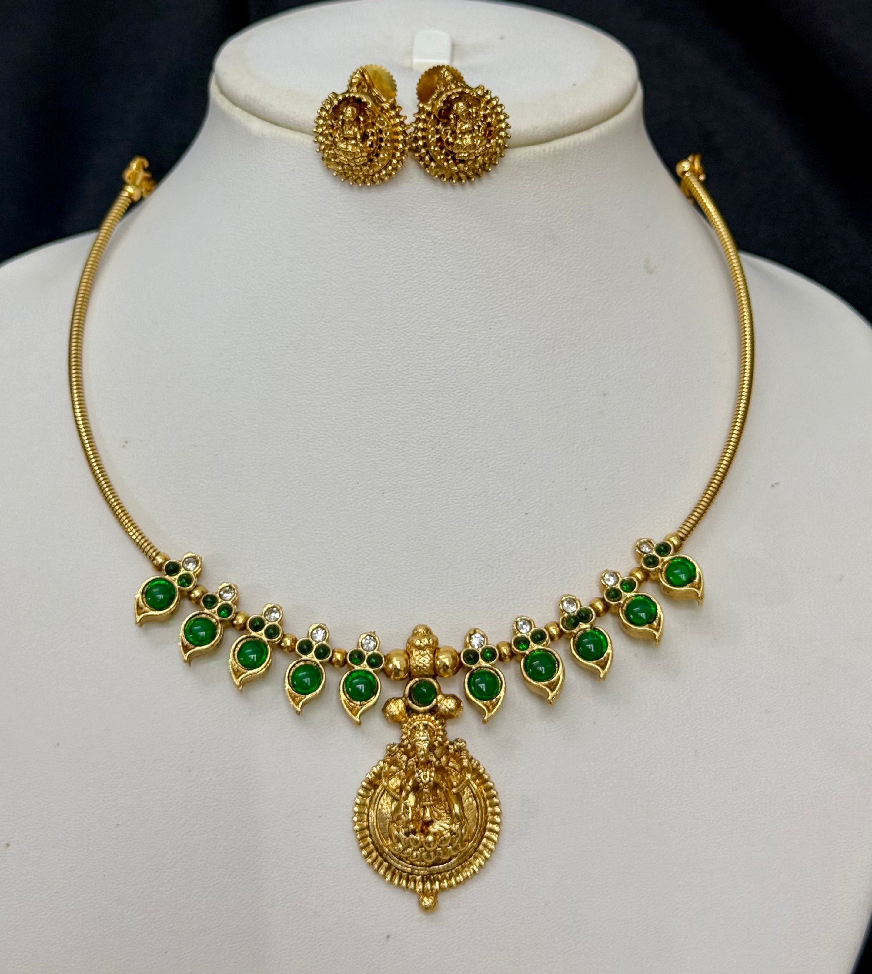 GREEN HUSLI NECK SET