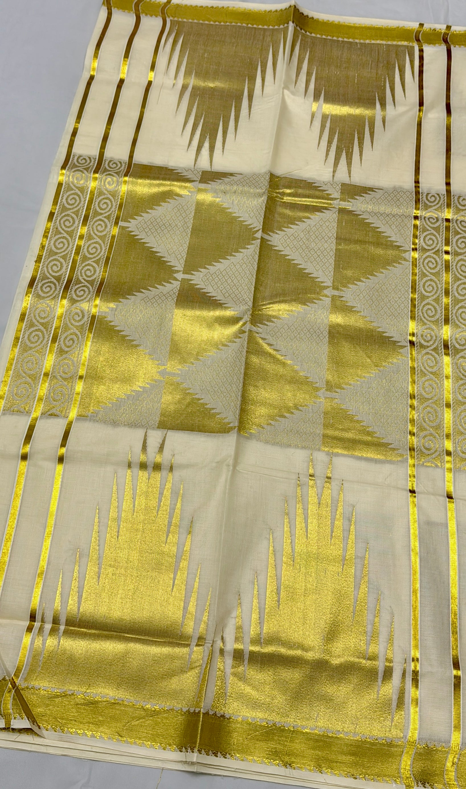 KERALA KASAVU GOLDEN ZARI FLORAL MOTIFS SAREE - (OFF WHITE,GOLD)