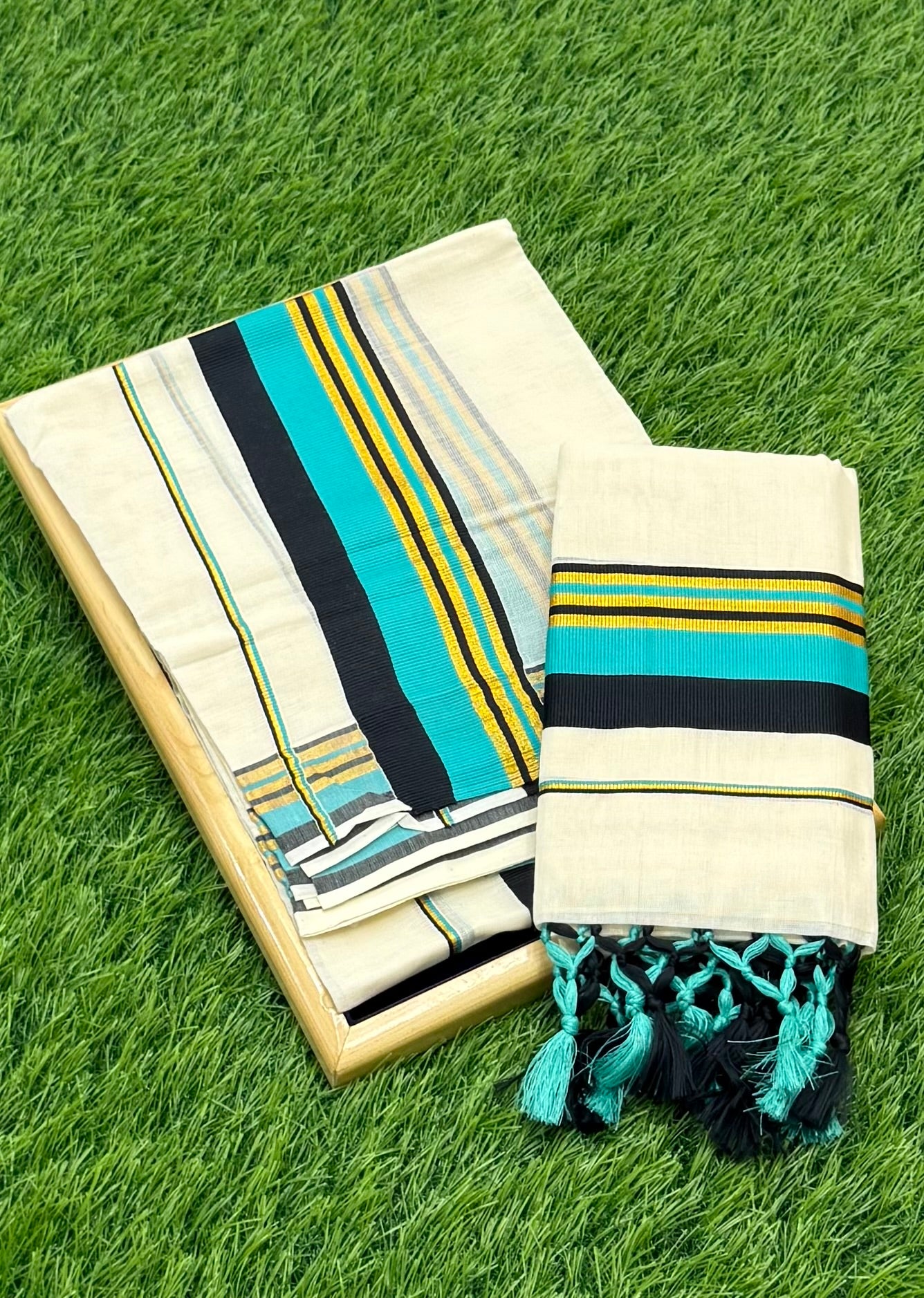 KASAVU COTTON STRIPE PATTERN SINGLE SET MUNDU (MUNDUM NERIYATHUM) - 2 X 2.80 MTRS - (OFF WHITE)