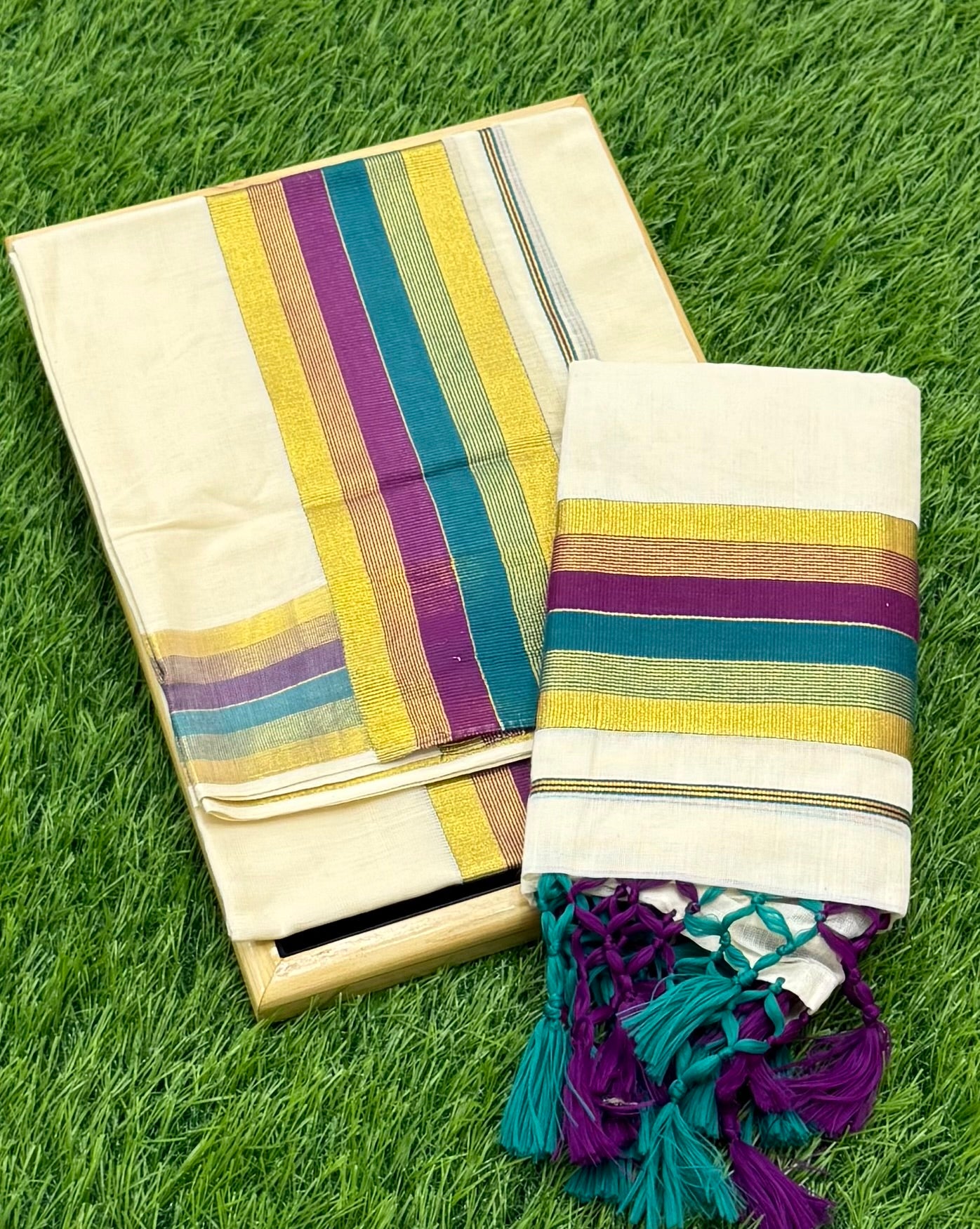 KASAVU COTTON STRIPE PATTERN SINGLE SET MUNDU (MUNDUM NERIYATHUM) - 2 X 2.80 MTRS - (OFF WHITE)