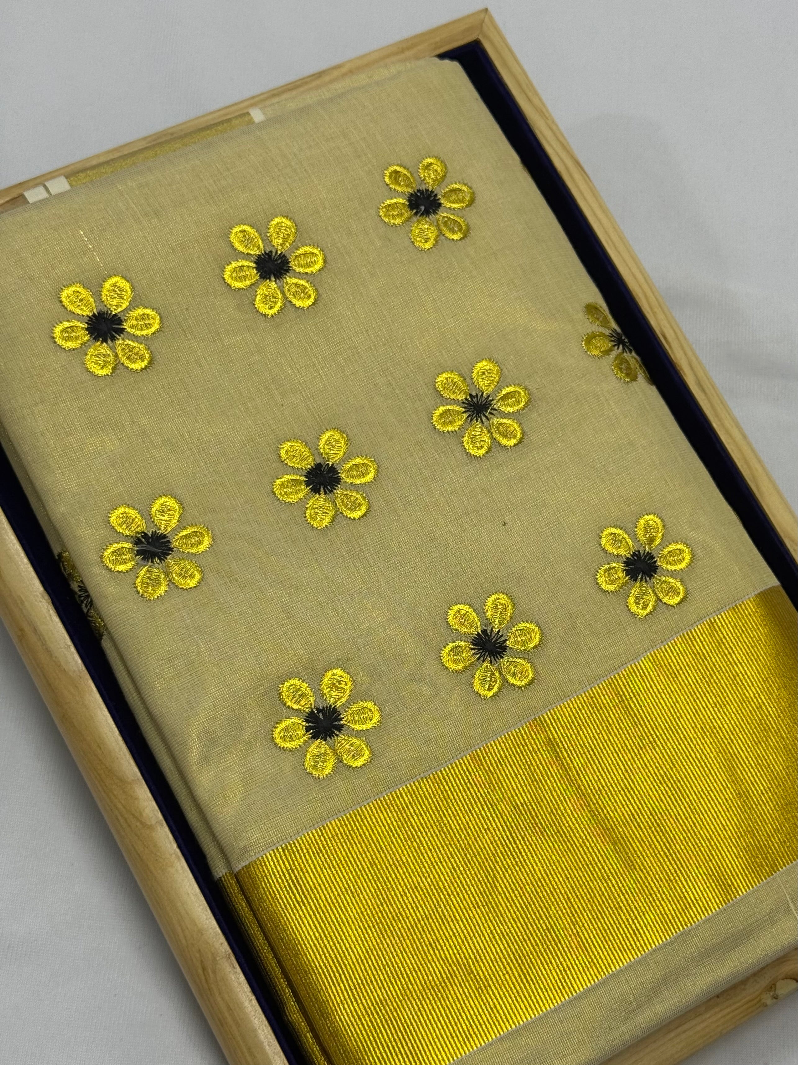 KERALA KASAVU TISSUE SILK EMBROIDERY  SAREE - (GOLD,CREAM)