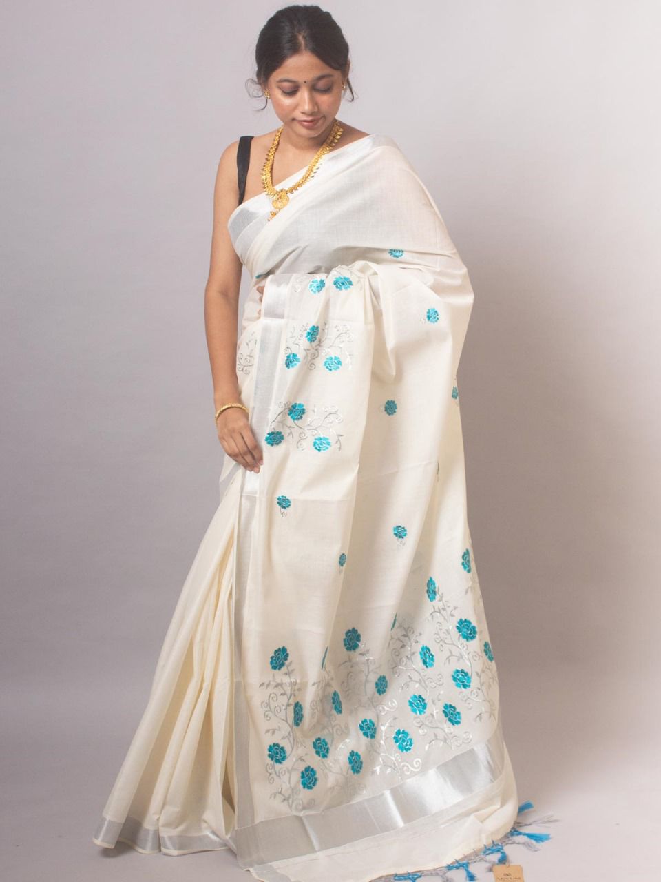 KERALA KASAVU EMBROIDERED COTTON SAREE - SILVER