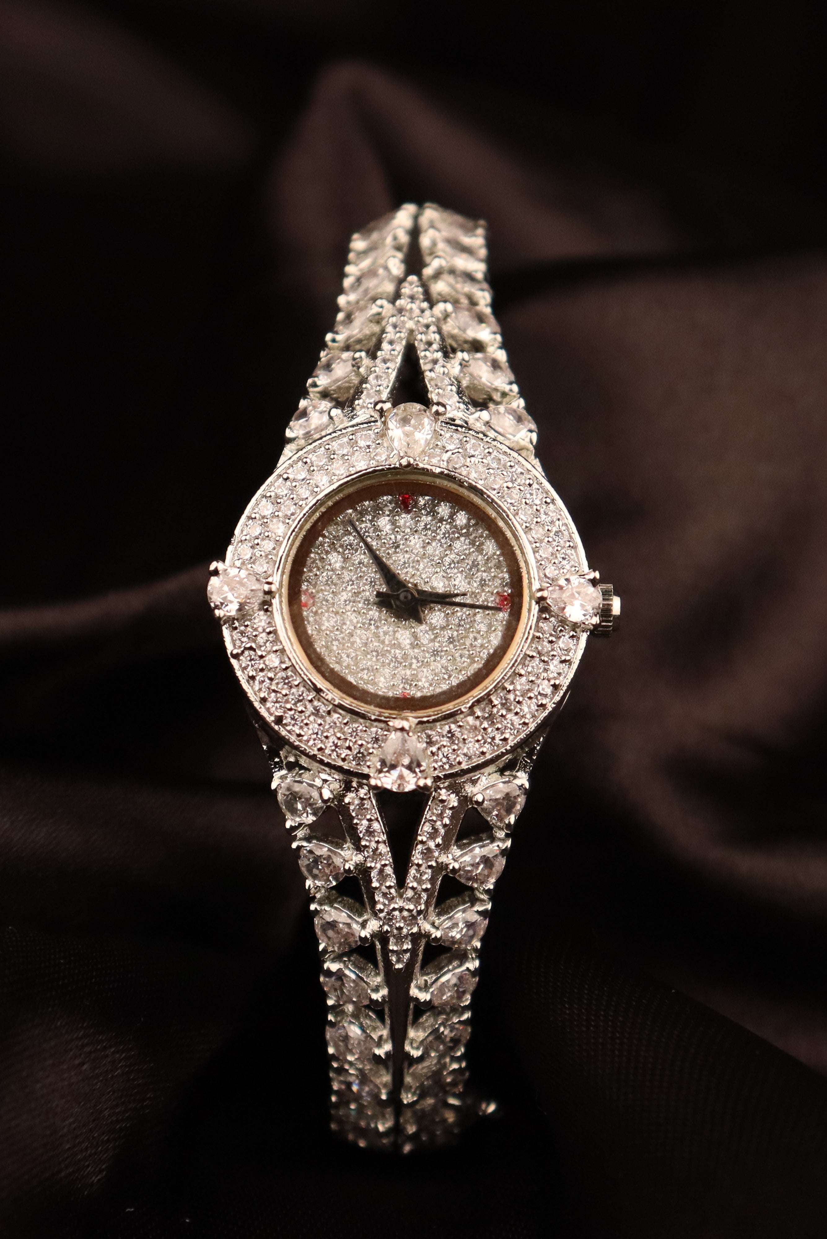 PREMIUM ZIRCON WATCH FOR WOMEN'S AND GIRLS GRABO365