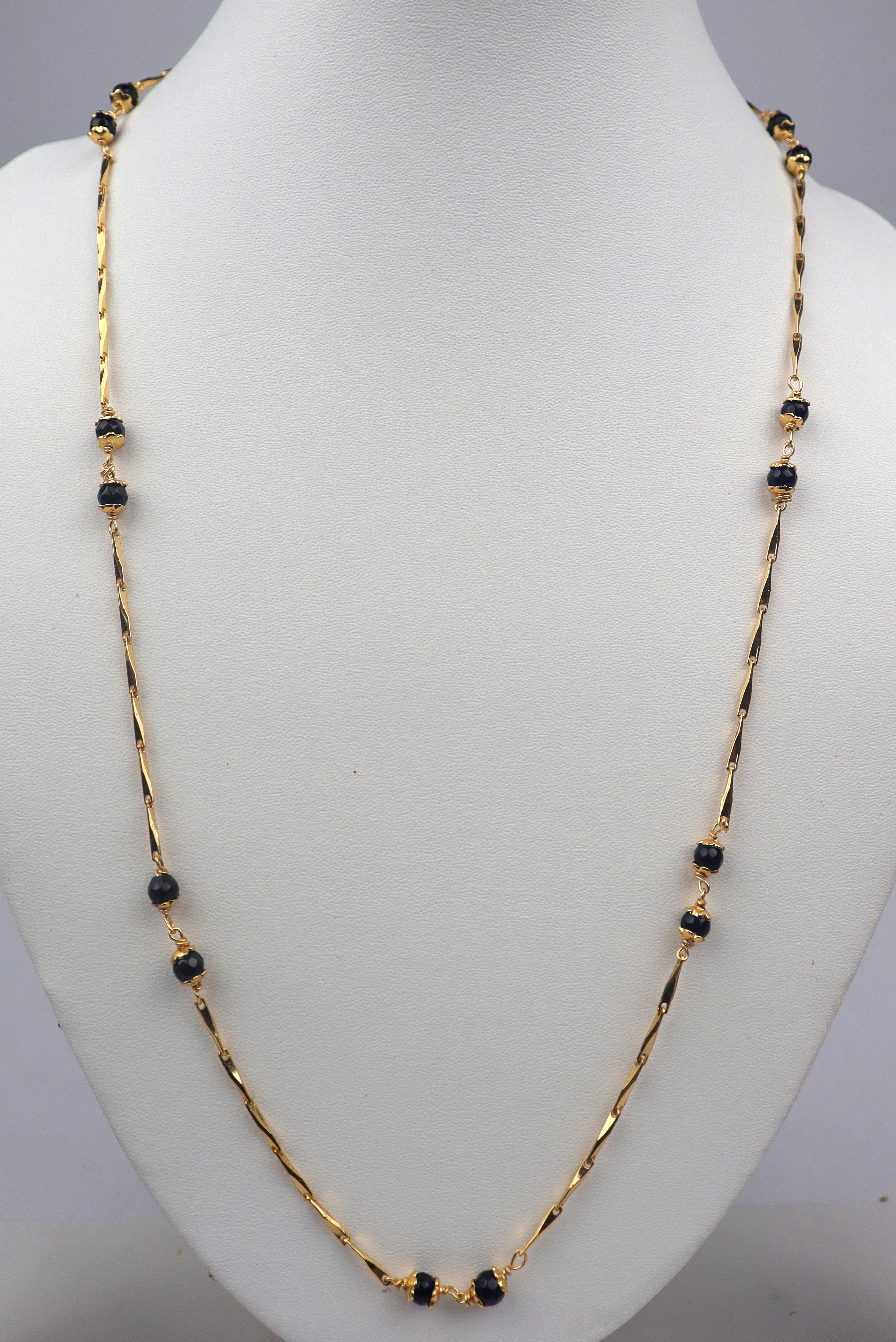 GOLD PLATED BLACK BEADED FANCY NECK CHAIN GRABO365