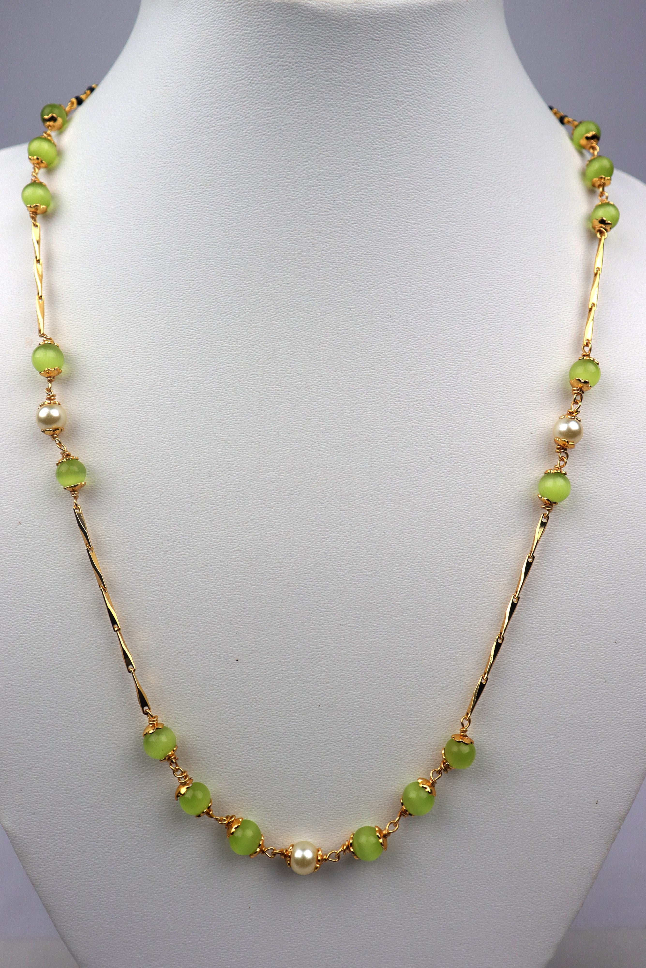 GOLD PLATED PEARL AND GREEN BEADED FANCY NECK CHAIN GRABO365